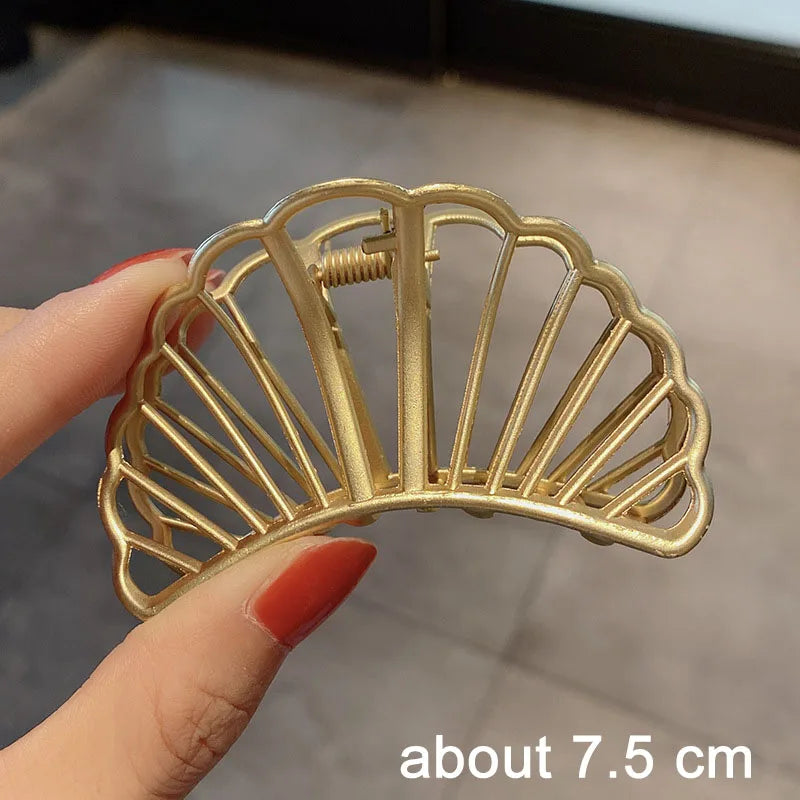 Elegant Gold Silver Hollow Geometric Metal Hair Claw For Women Long Thick Hair Holder Hair Claw Clip Fashion Hair Accessories the middle 4