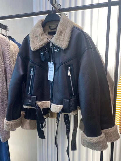 New Winter Faux Lamb Fur Leather Short Jacket Women High Street Lapel Zipper Pu Coat with Belt Thick Warm Outwear Brown